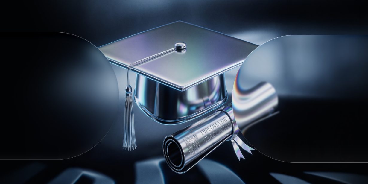 Diploma de graduación plateado y gorro académico sobre fondo oscuro con efecto de luz azul